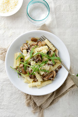 Pasta with mushrooms, arugula and parmesan