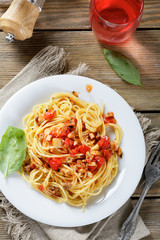 Pasta with tomato slices and mushrooms