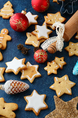 Fototapeta na wymiar Gingerbread and christmas decorations