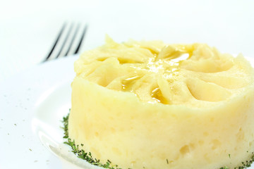 Mashed potatoes, poured melted butter