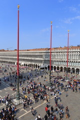 Obraz premium VENICE - APRIL 9, 2017: The view on San Marco Square with tourists near the Doge Palace, on April 9, 2017 in Venice, Italy
