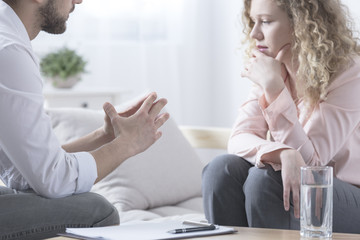 Obraz premium Lady worrying about her problems