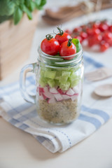 Quinoa Salat im Glas 