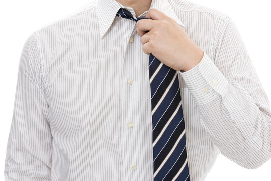 ネクタイを緩めるビジネスマン