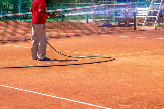 Watering of the ground tennis court with water