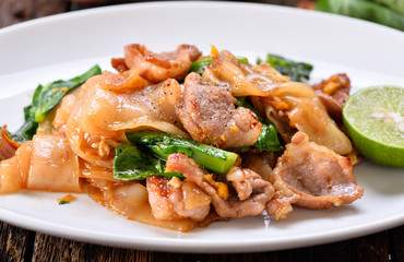 Fried thin noodles with soy sauce