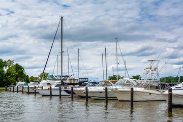 Fototapeta na wymiar Boats in a marina in Havre de Grace, Maryland.