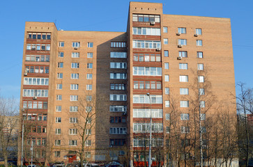 Одиннадцатиэтажный двухподъездный кирпичный жилой дом в Москве