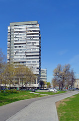 Семнадцатиэтажный одноподъездный панельный жилой дом в Москве