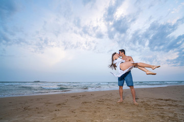 Fototapeta premium couple walking on the beach