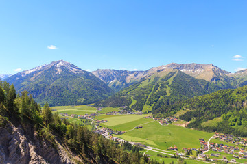 Achenkirch Tirol, Österreich von oben an einem sonnigen Sommertag