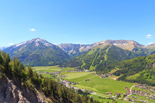 Achenkirch Tirol, &Ouml;sterreich von oben an einem sonnigen Sommertag