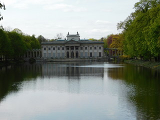 Fototapeta na wymiar Palace on the Isle in Warsaw