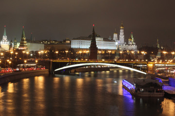 Naklejka na ściany i meble View to Moscow Kremlin at night from Patriarshy bridge, Russia