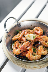 garlic and herb boiled fresh prawns tapas snack set