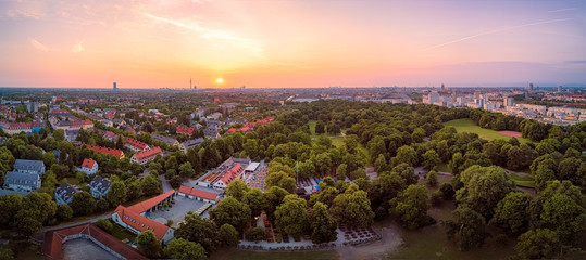 Fototapeta premium Sonnenaufgang über dem Hirschgarten