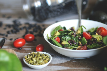 Southwest Spinach Salad with Avocado