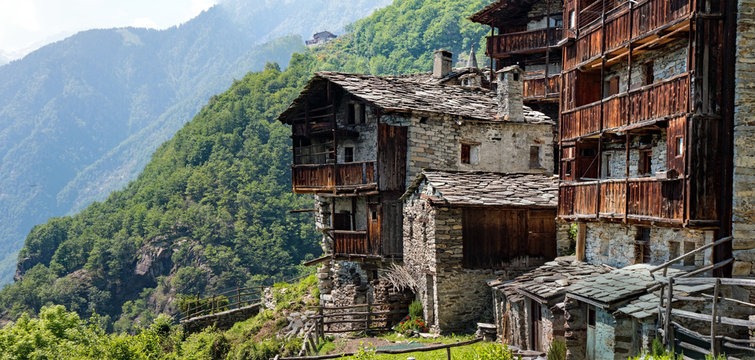 Vecchie case di Savogno - Valtellina - Italy
