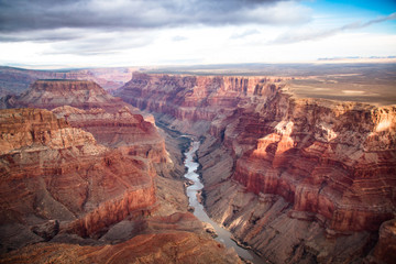 uitzicht over de zuid- en noordrand in de Grand Canyon vanuit de helikopter