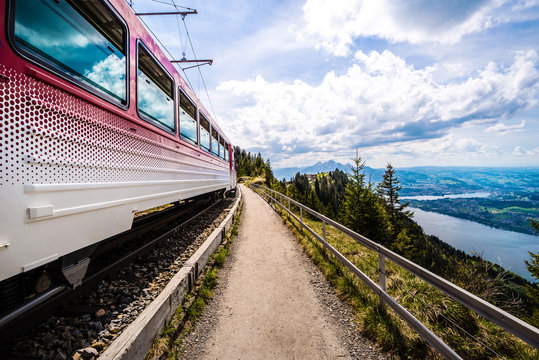 Wanderweg entlang der Rigi Bahn, Vierwaldst&auml;ttersee, Zentralschweiz, Schweiz, Europa 