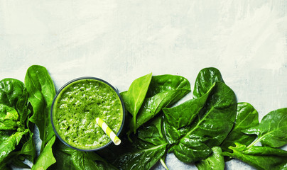 Cocktail of spinach and green vegetables and fruit, drink background, top view - obrazy, fototapety, plakaty