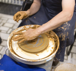 Molding with pottery