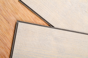 Floating vinyl flooring tiles