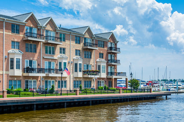 Obraz premium Waterfront condominiums in Canton, Baltimore, Maryland.