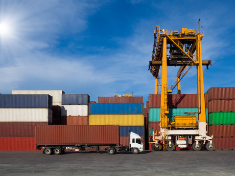 The RTG(Rubber Tried Gantry Cranes) pick up full loaded containers on truck at industrial port and container yard for delivery to customers