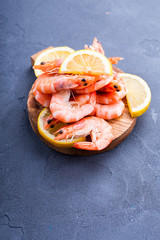 Shrimps and lemon