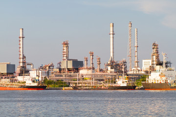 Obraz na płótnie Canvas Petrochemical plant with blue sky