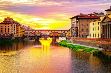 Obraz premium famous bridge Ponte Vecchio over Arno river at sunset, Florence, Italy, retro toned