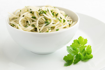 spaghetti with olive oil, garlic and parsley