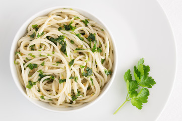 oil and garlic spaghetti with parsley
