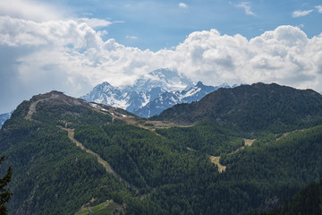 Fototapeta na wymiar Paesaggio alpino