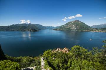 Naklejka na ściany i meble Panoramic view of Lake Como_the promontory of Bellagio