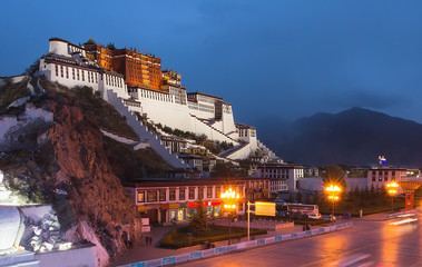 Potala Palace in Lhasa, the former residence of the Dalai Lama, Tibet, China, Asia, night horizontal view. © olmoroz