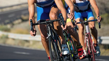 Abwaschbare Fototapete Fahrräder Radsportwettbewerb, Radsportler, die ein Rennen mit hoher Geschwindigkeit fahren