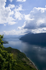 Fototapeta na wymiar Lac du Bourget en Savoie à coté d'Aix-les-Bains