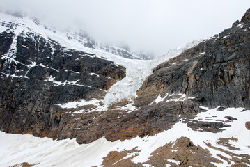春のカナディアン・ロッキー　エンジェル氷河（ジャスパー国立公園、カナダ）

