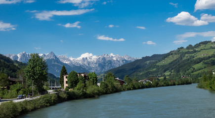 Fototapeta na wymiar Salzach- Alpenpanorama