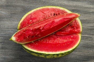 Watermelon slices and knife pictures, eating watermelon in summer and slicing with knife,

