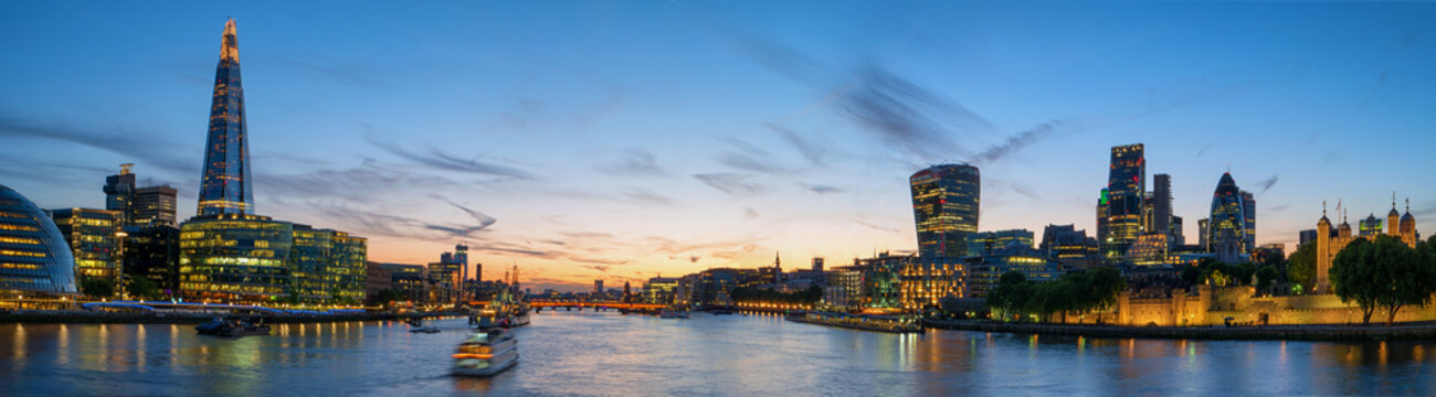 Nachtpanorama von der Themse