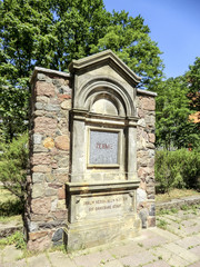 Fototapeta na wymiar Denkmal für Adolf Zehme am Thomas-Müntzer-Hof in Frankfurt an der Oder im Juni. Adolf Zehme (1828–1880) war Stadtverordnetenvorstand und Prorektor der Frankfurter Oberschule.