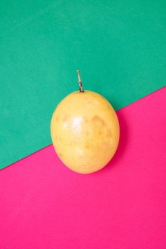 Exotische Frucht auf buntem Hintergrund
Sommer Symbol - Gute Laune - Pop Art Design