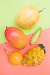 Tropische Früchte auf buntem Hintergrund
Pop Art Design