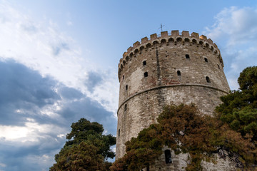 Fototapeta na wymiar White tower at Thessaloniki city in Greece