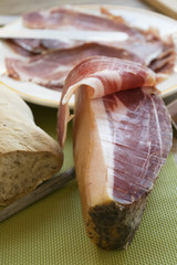 cutting prosciutto di parma