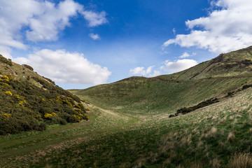 Obraz premium Aufstieg zum St Arthurs Seat in Edinburgh