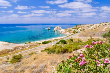 Gordijnen Rots van Aphrodite, prachtig strand en zeebaai, eiland Cyprus © pkazmierczak